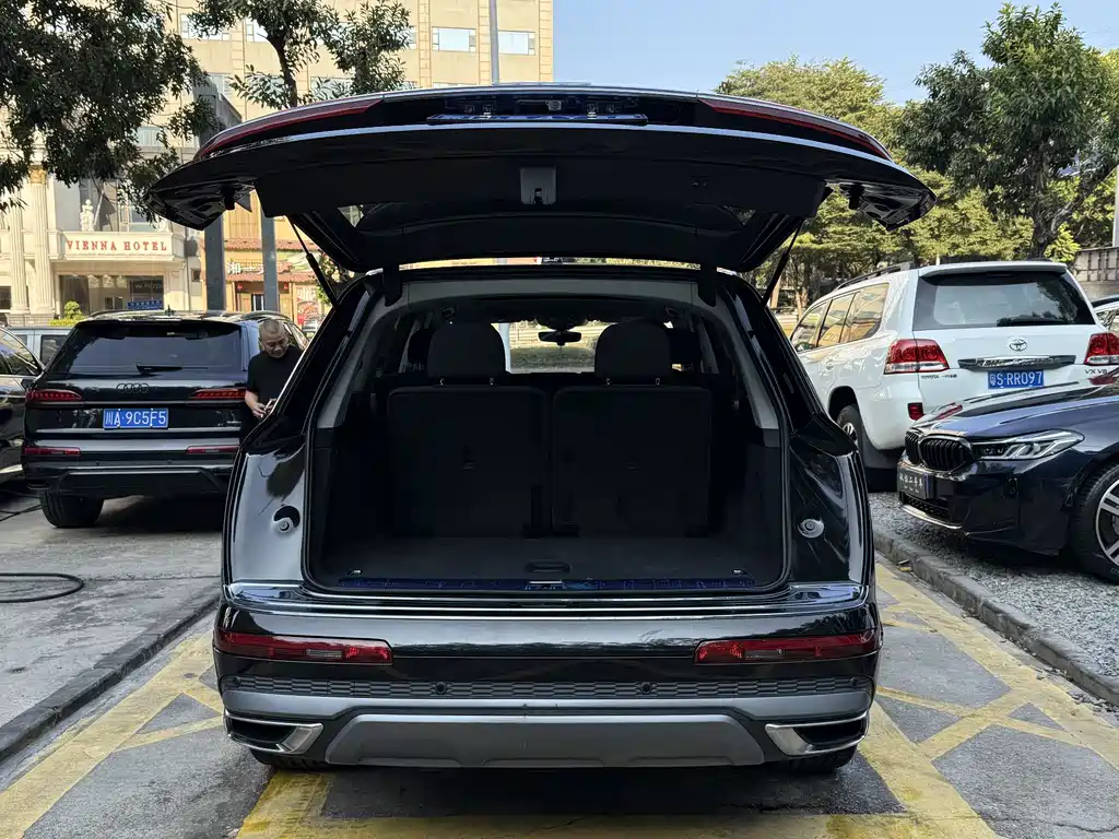 Audi Q7 2023 — фото 17