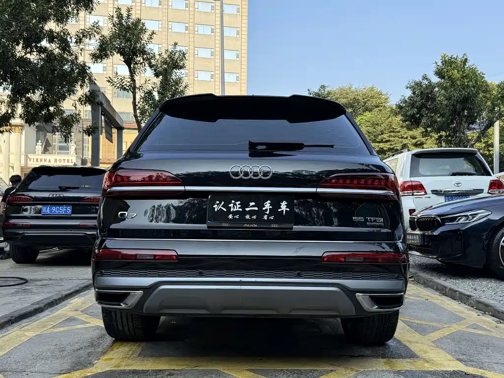 Audi Q7 2023 — фото 2