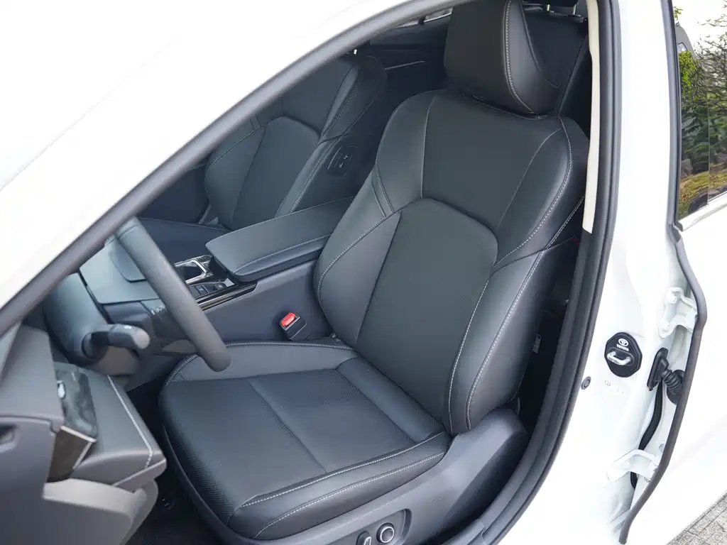 Toyota Camry 2024 — фото 14