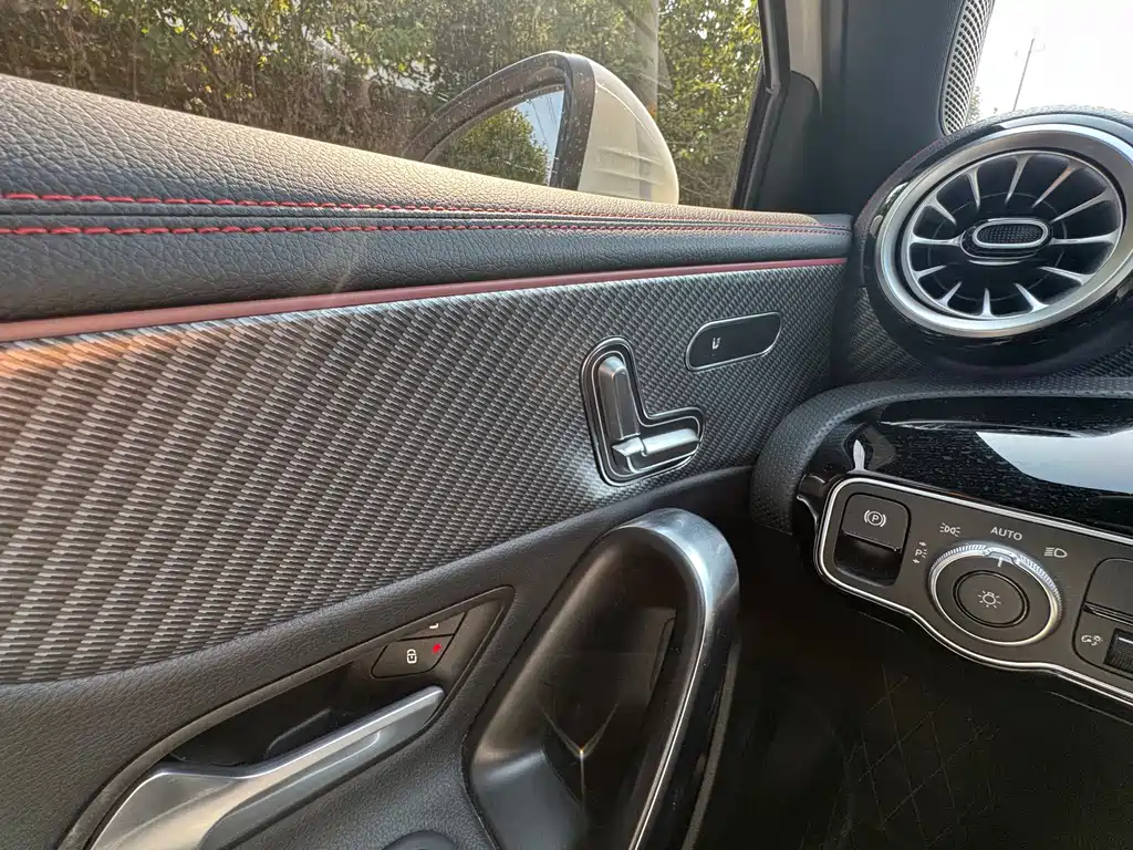 Mercedes-Benz A-Class 2024 — фото 10