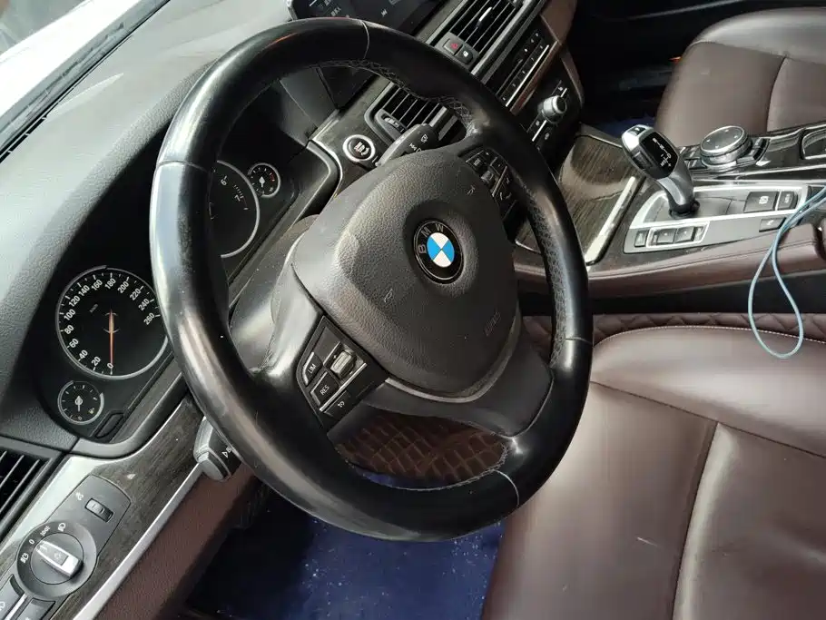 BMW 5 Series 2017 — фото 15