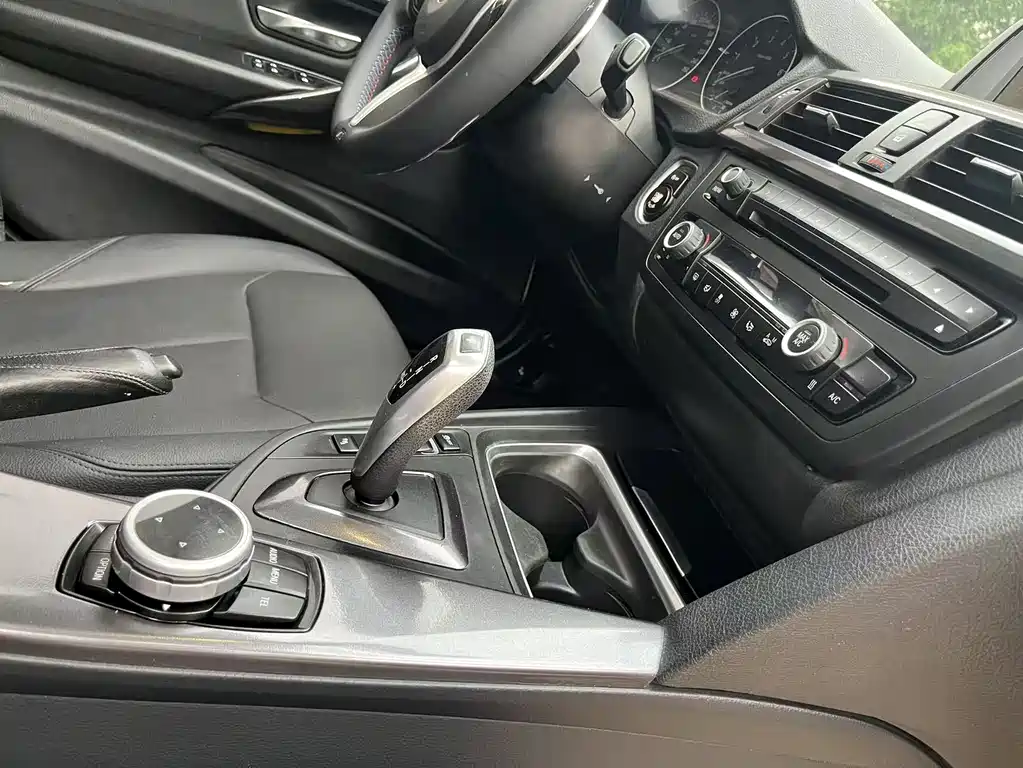 BMW 3 Series 2015 — фото 18