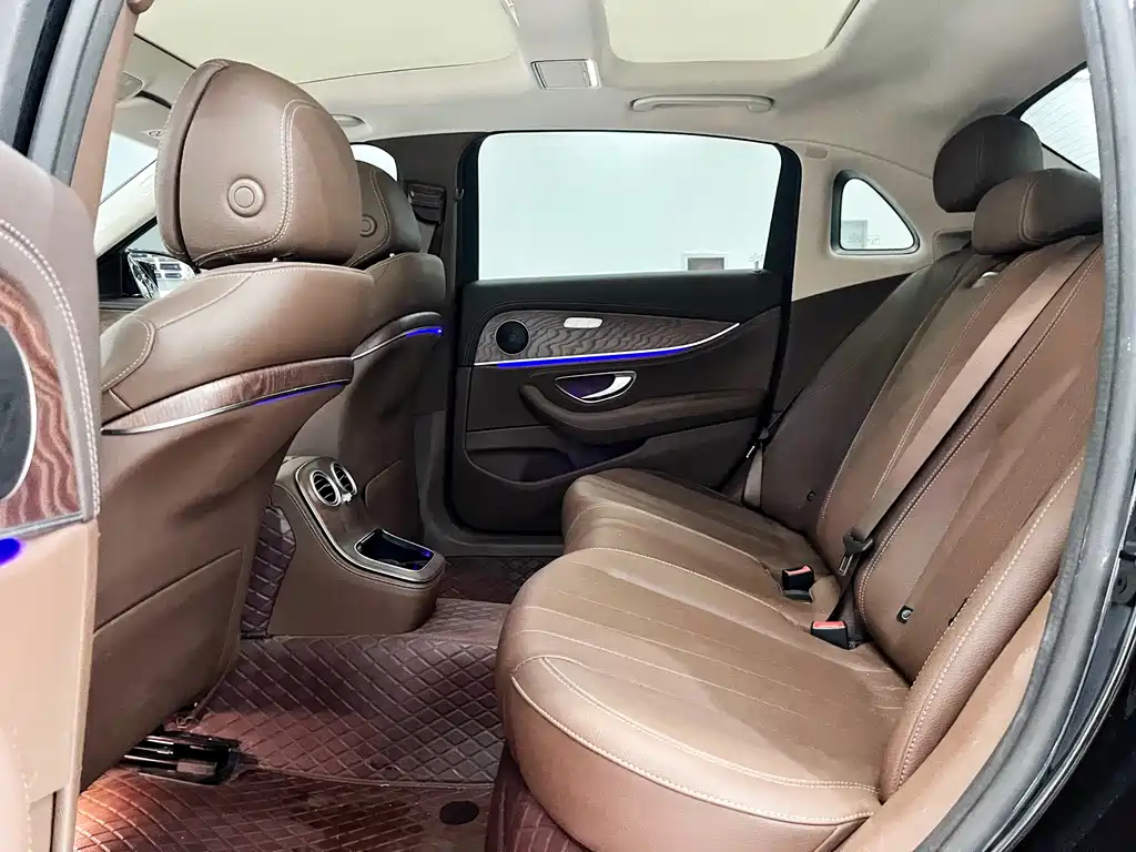 Mercedes-Benz E-Class 2023 — фото 9