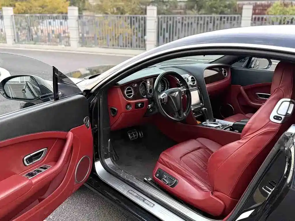 Bentley Continental 2014 — фото 8