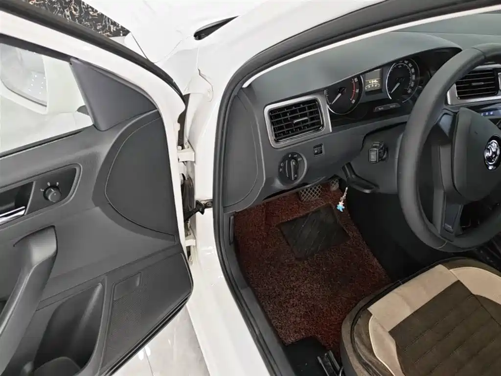 Skoda Rapid Spaceback 2016 — фото 16