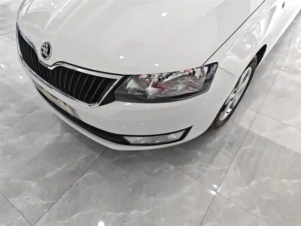 Skoda Rapid Spaceback 2016 — фото 24