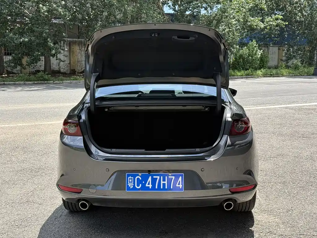 Mazda 3 Axela 2023 — фото 17