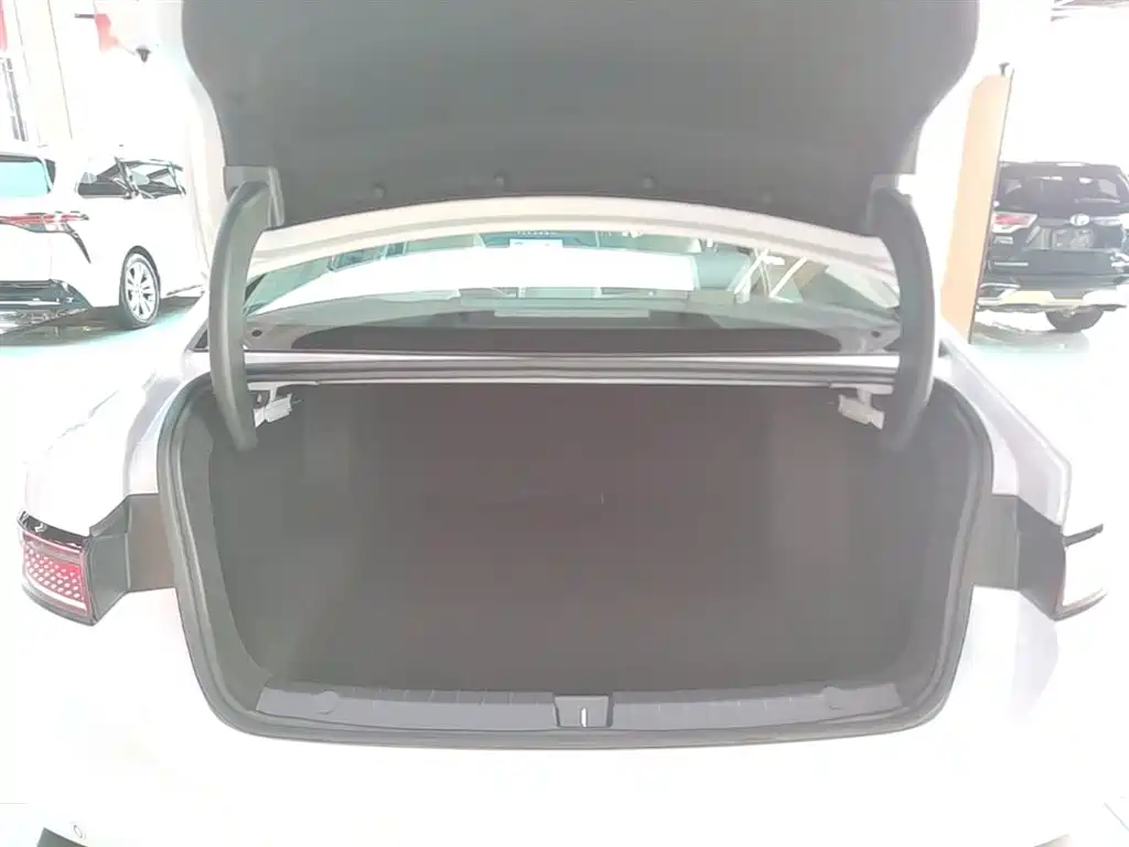 BYD Seal 05 DM-i 2025 — фото 19