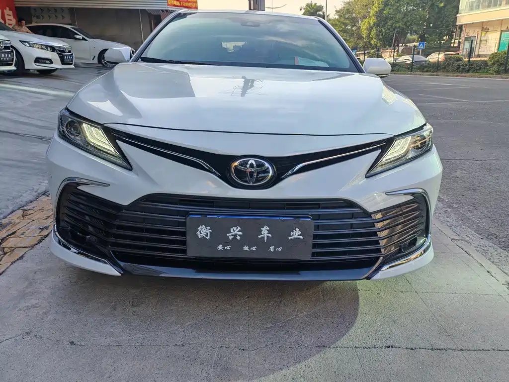 Toyota Camry 2022 — фото 2