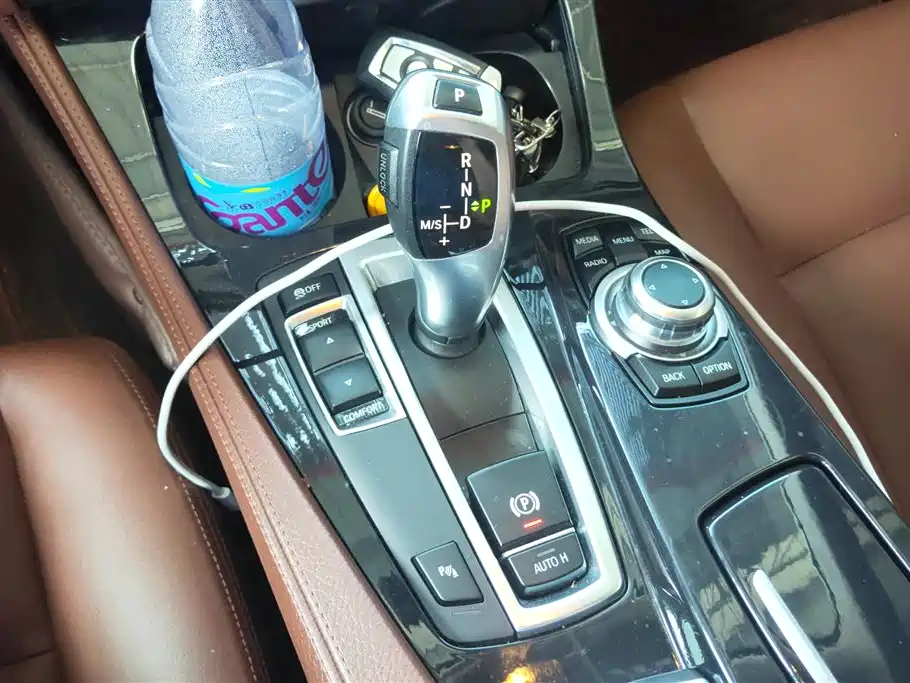 BMW 5 Series 2016 — фото 16