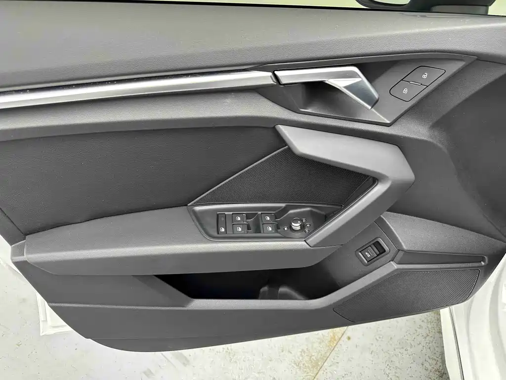 Audi A3 2023 — фото 10