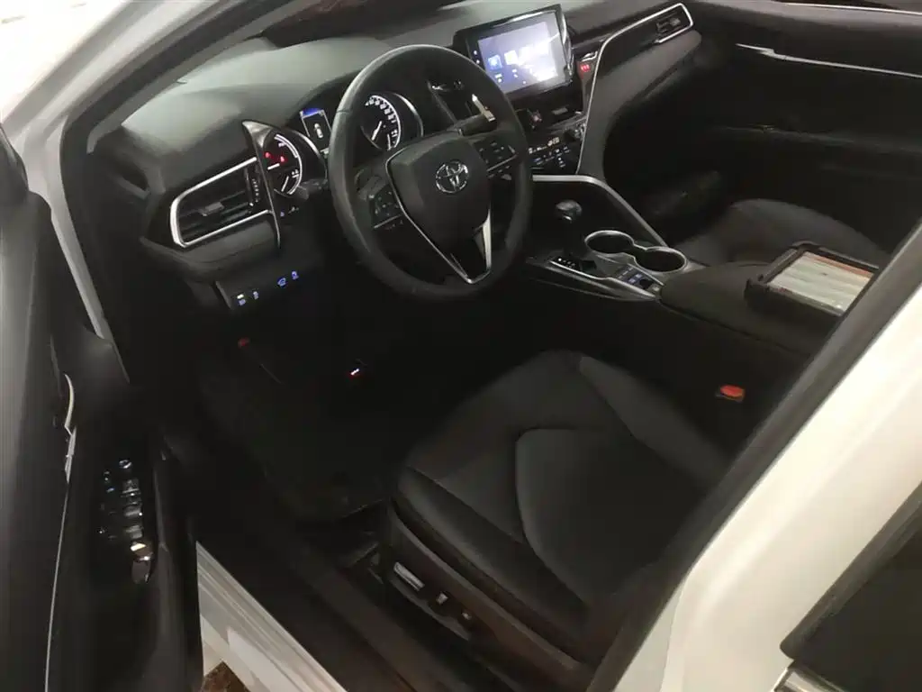Toyota Camry 2021 — фото 16