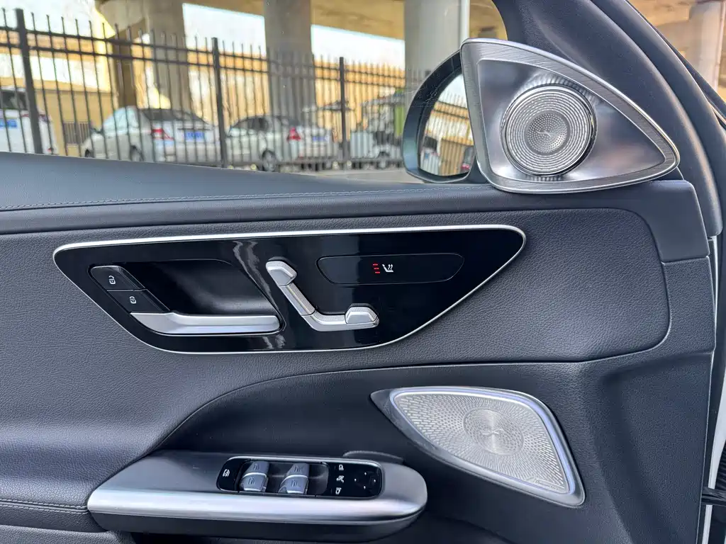 Mercedes-Benz C-Class 2023 — фото 9
