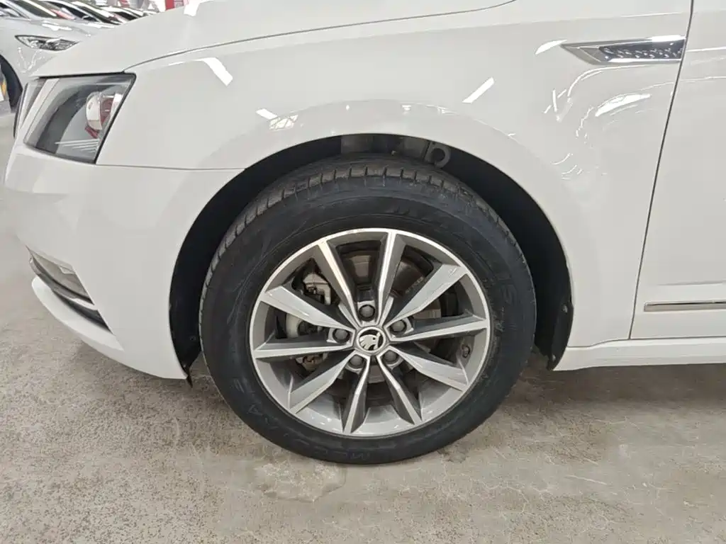 Skoda Octavia 2020 — фото 23