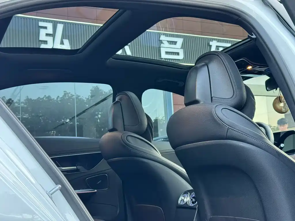 Mercedes-Benz C-Class 2023 — фото 8