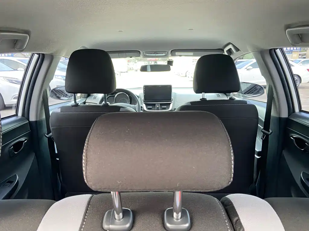 Toyota Yaris L 2020 — фото 17