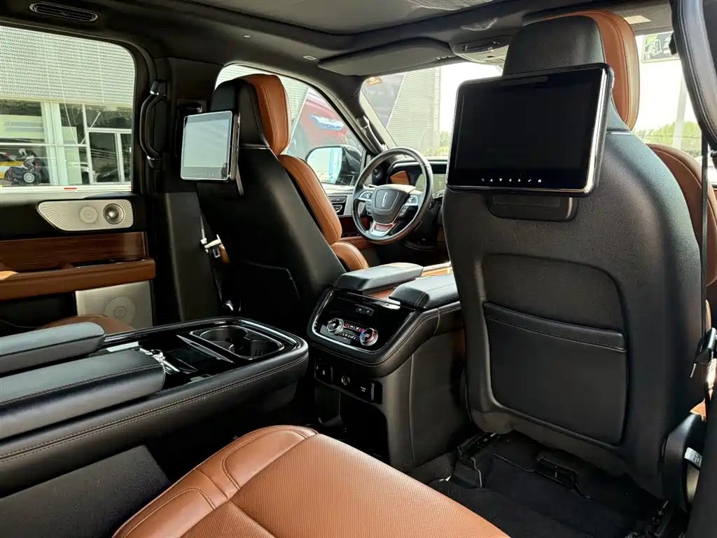 Lincoln Navigator 2020 — фото 27