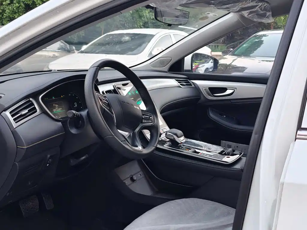 Roewe i6 MAX New Energy — фото 3