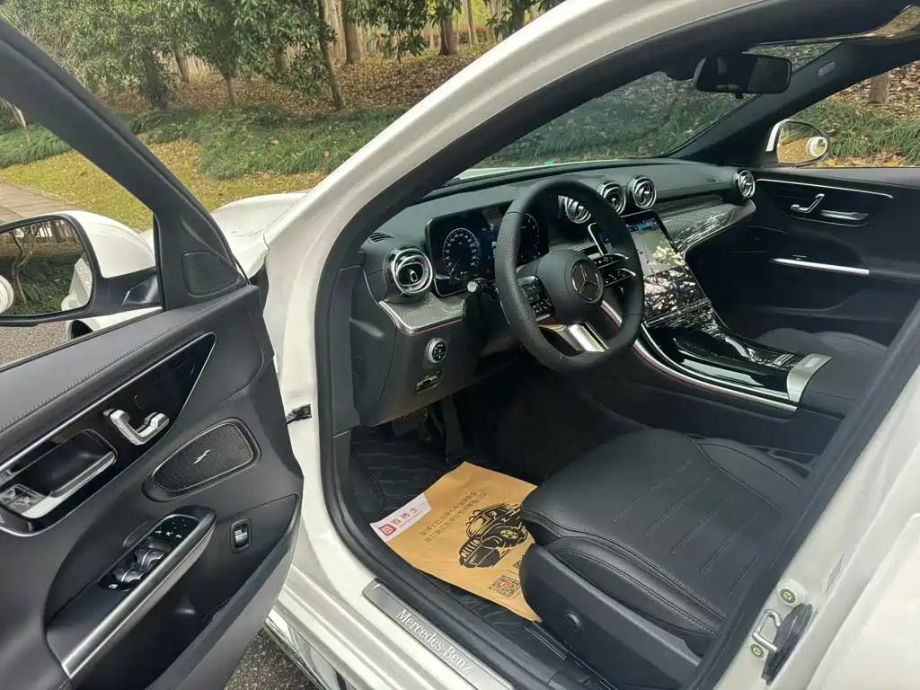 Mercedes-Benz C-Class 2025 — фото 3