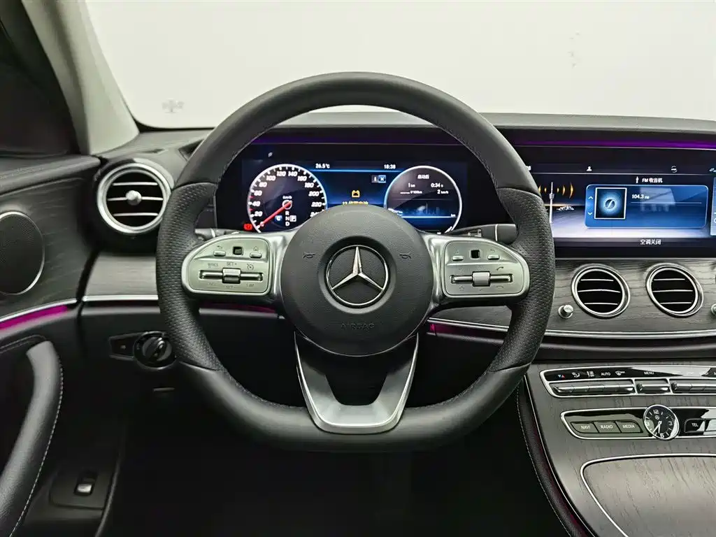 Mercedes-Benz E-Class 2019 — фото 11
