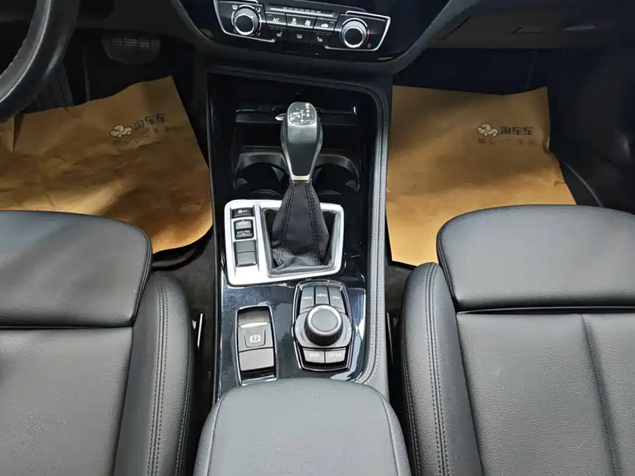 BMW 1 Series 2019 — фото 16