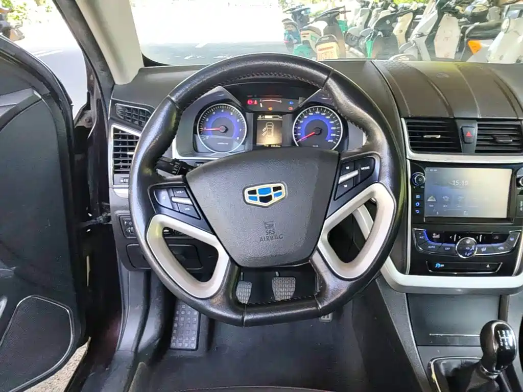 Geely Emgrand 2015 — фото 11
