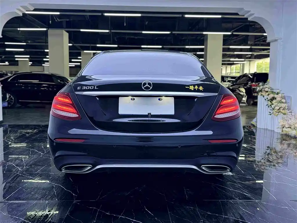 Mercedes-Benz E-Class 2017 — фото 17