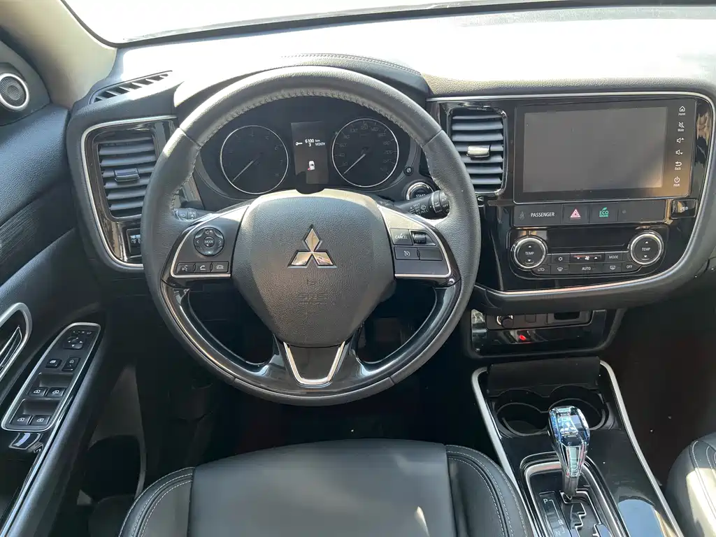 Mitsubishi Outlander 2019 — фото 6