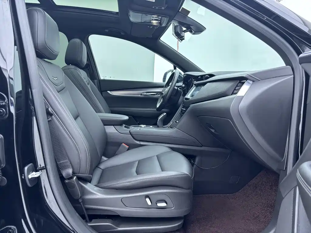 Cadillac XT6 2023 — фото 13