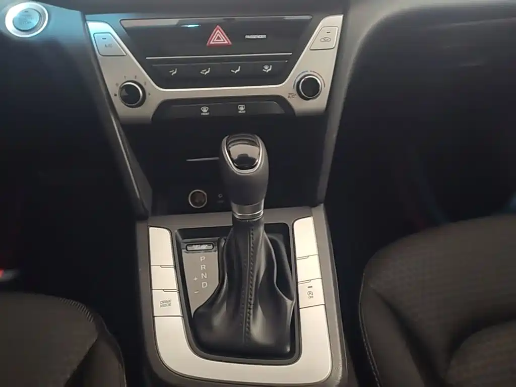 Hyundai Elantra 2019 — фото 14
