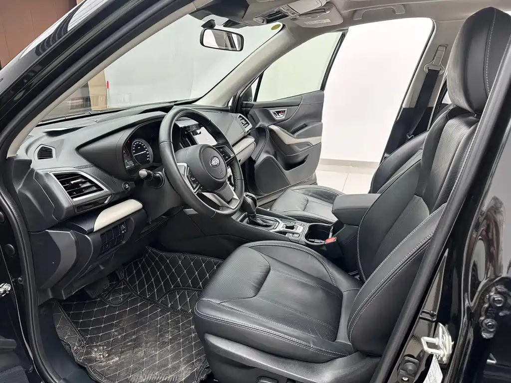 Subaru Forester 2023 — фото 18