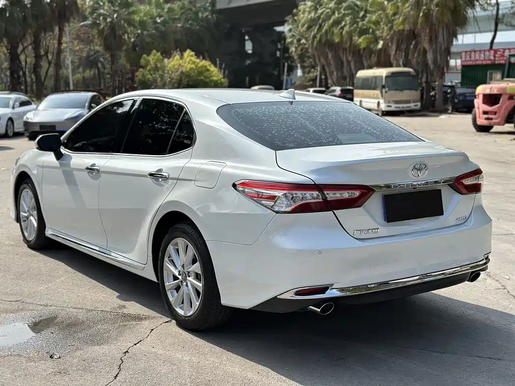Toyota Camry 2023 — фото 9