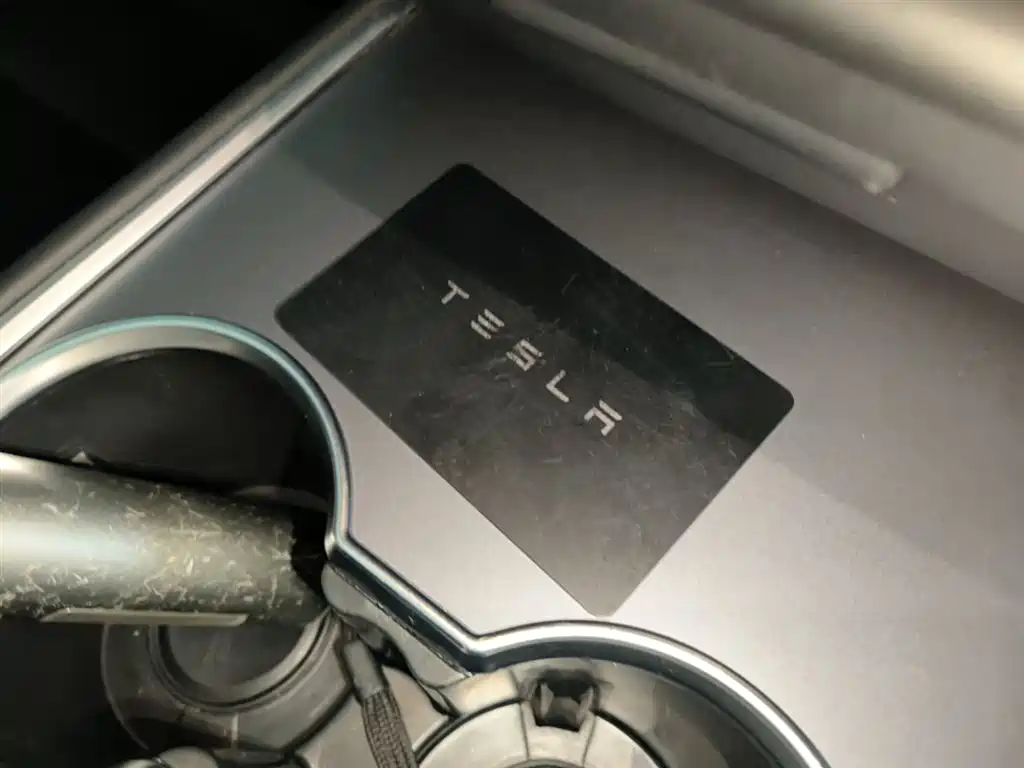 Tesla Model Y 2023 — фото 9