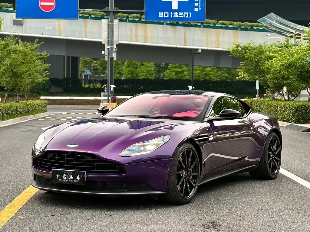 Aston Martin DB11 2019 — фото 1