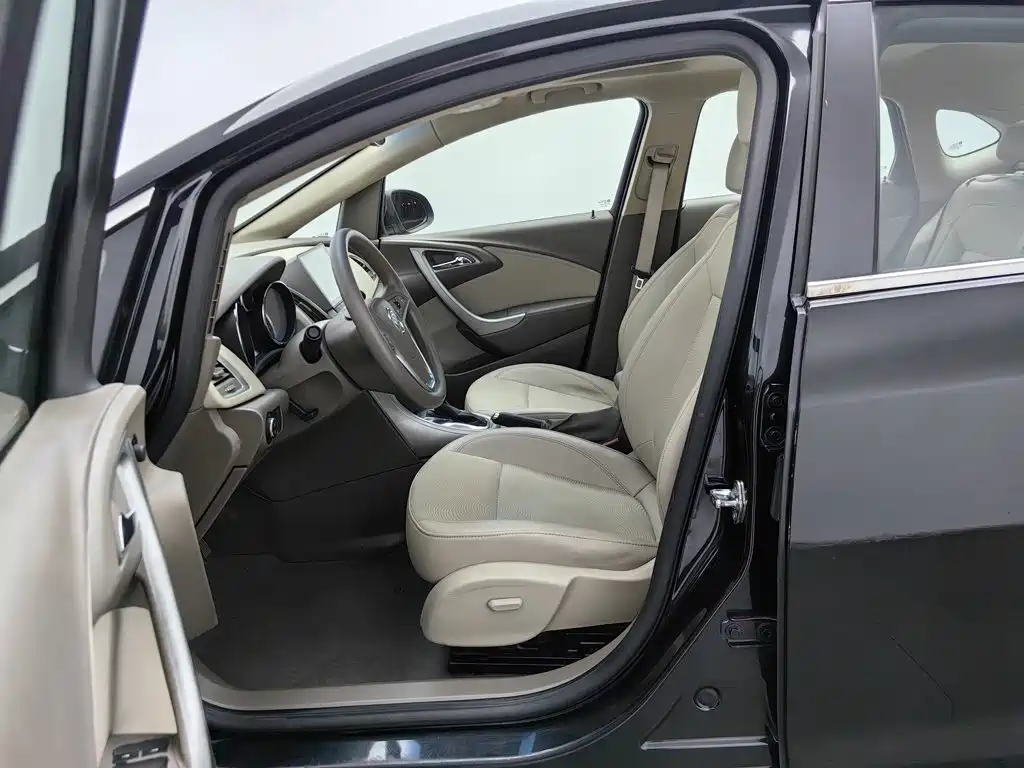 Buick Excelle GT 2015 — фото 10