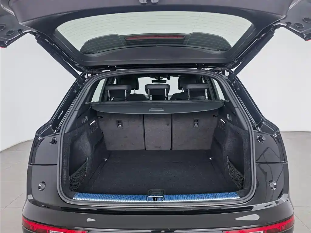Audi Q5L 2023 — фото 16