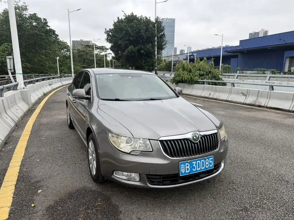 Skoda Superb 2012 — фото 2