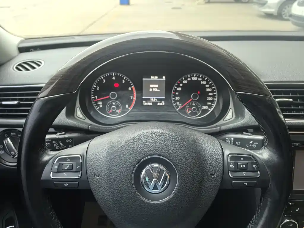 Volkswagen Passat 2015 — фото 15
