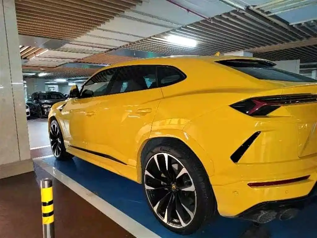 Lamborghini Urus 2022 — фото 9