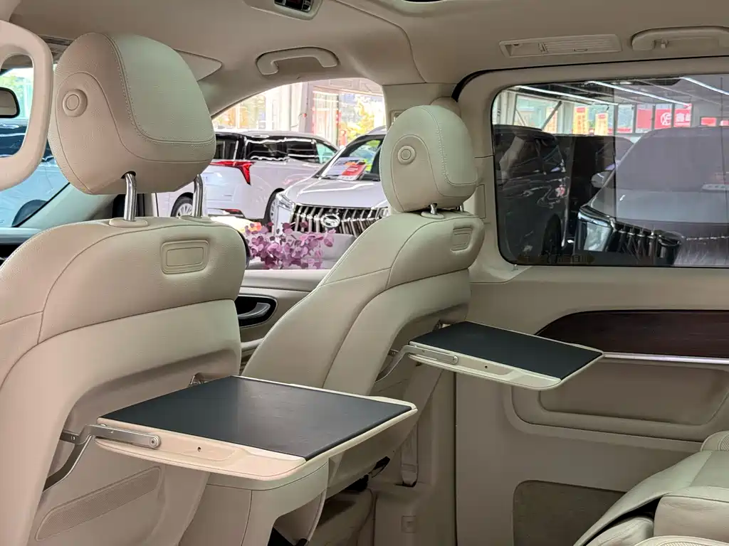Mercedes-Benz V-Class 2022 — фото 12