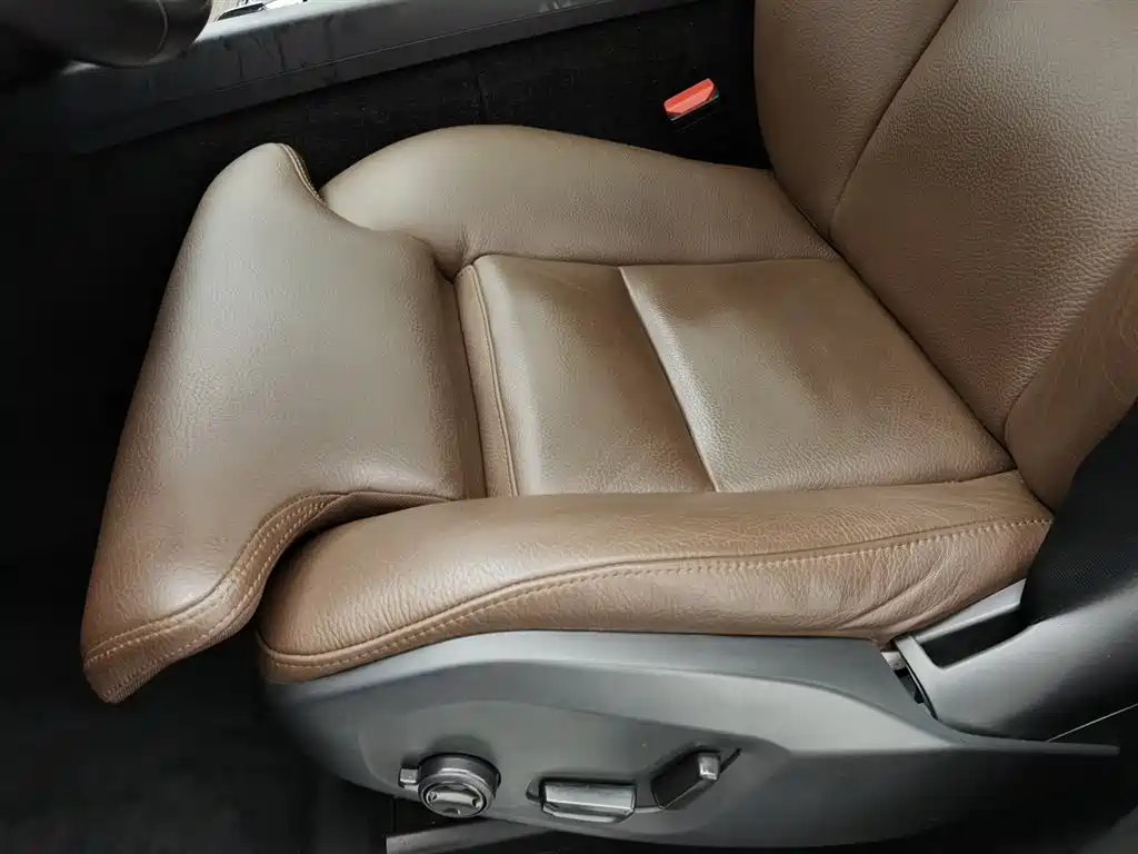 Volvo XC60 2022 — фото 20