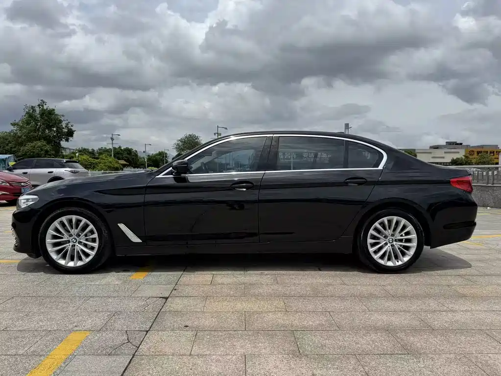 BMW 5 Series 2018 — фото 4
