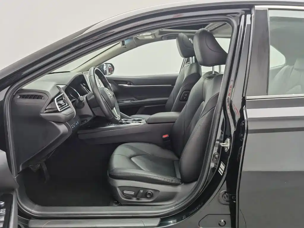 Toyota Camry 2022 — фото 10