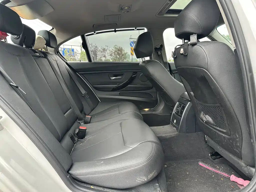 BMW 3 Series 2017 — фото 13