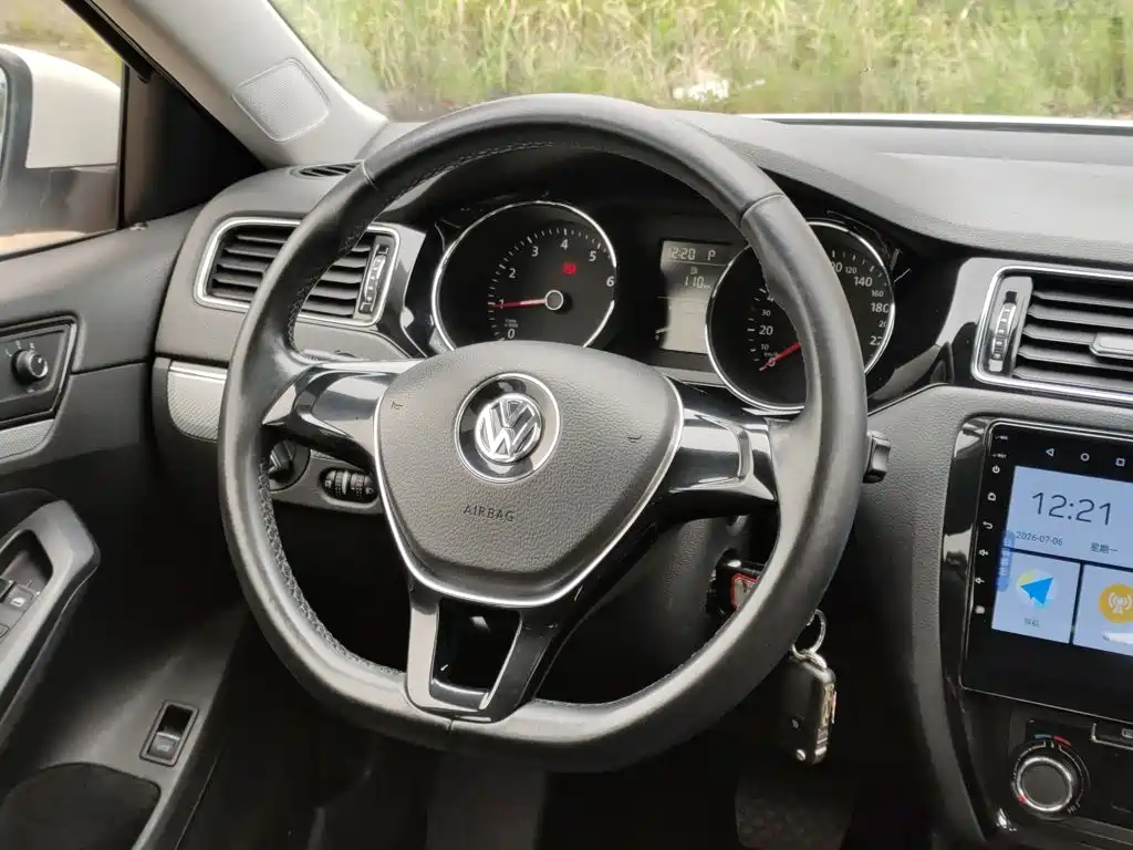 Volkswagen Sagitar 2016
