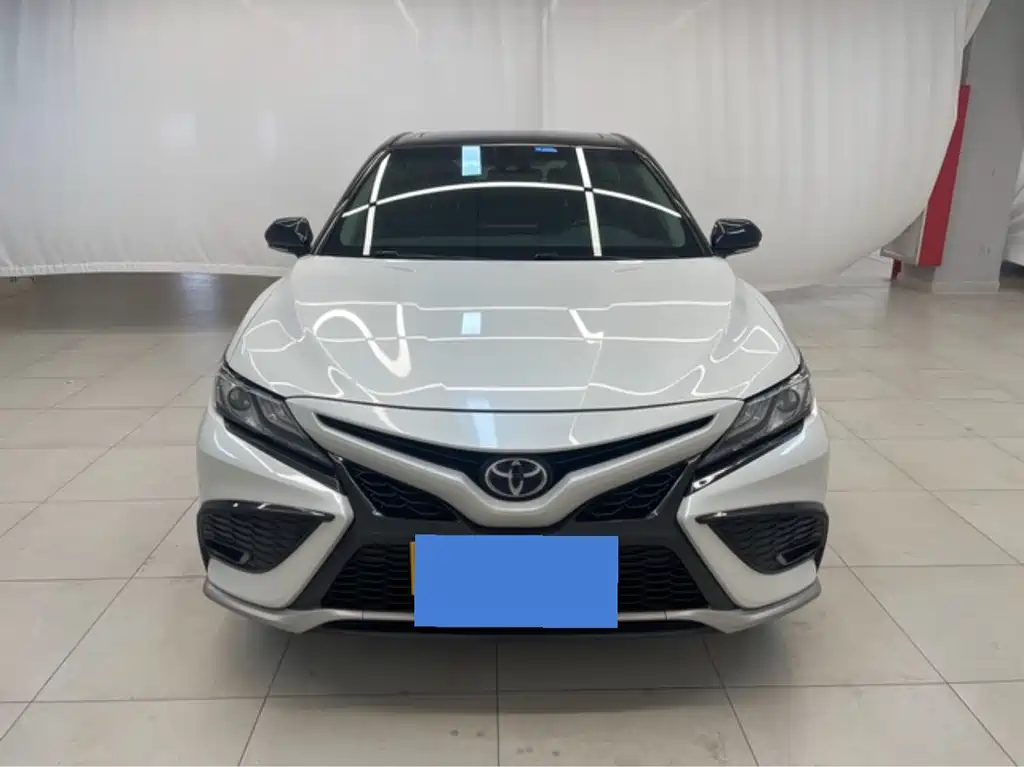 Toyota Camry 2021 — фото 2