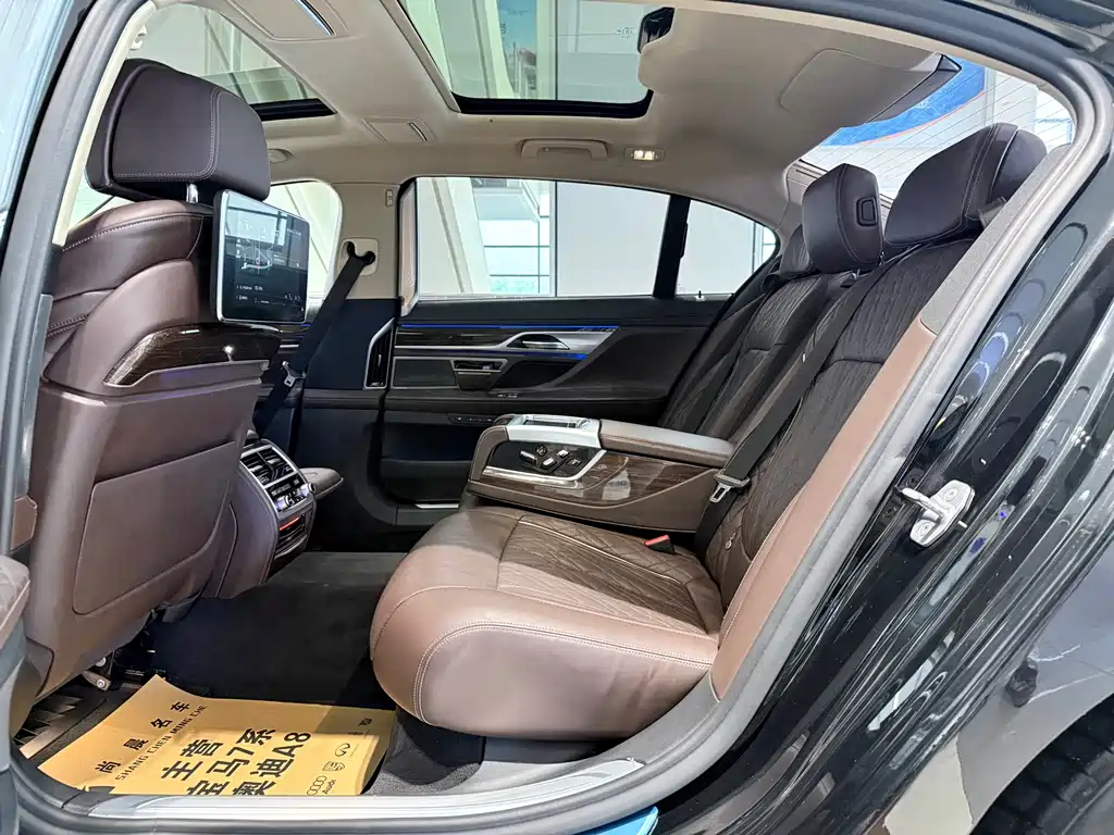 BMW 7 Series 2020 — фото 12