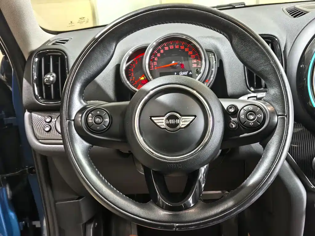 MINI Countryman 2017 — фото 13