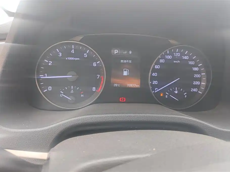 Hyundai Elantra 2016 — фото 14