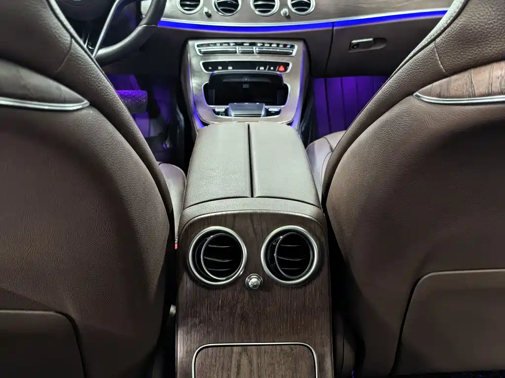 Mercedes-Benz E-Class 2022 — фото 9